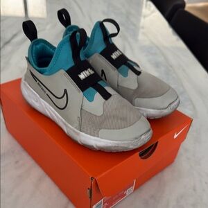 Nike Gray and Blue Sneakers Mid-Top Athletic Design